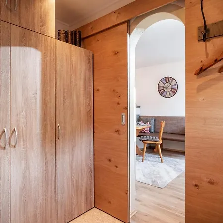 Stockl Apartment *
